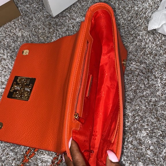 BEAUTIFUL TORY BURCH LEATHER PURSE - Picture 5 of 5